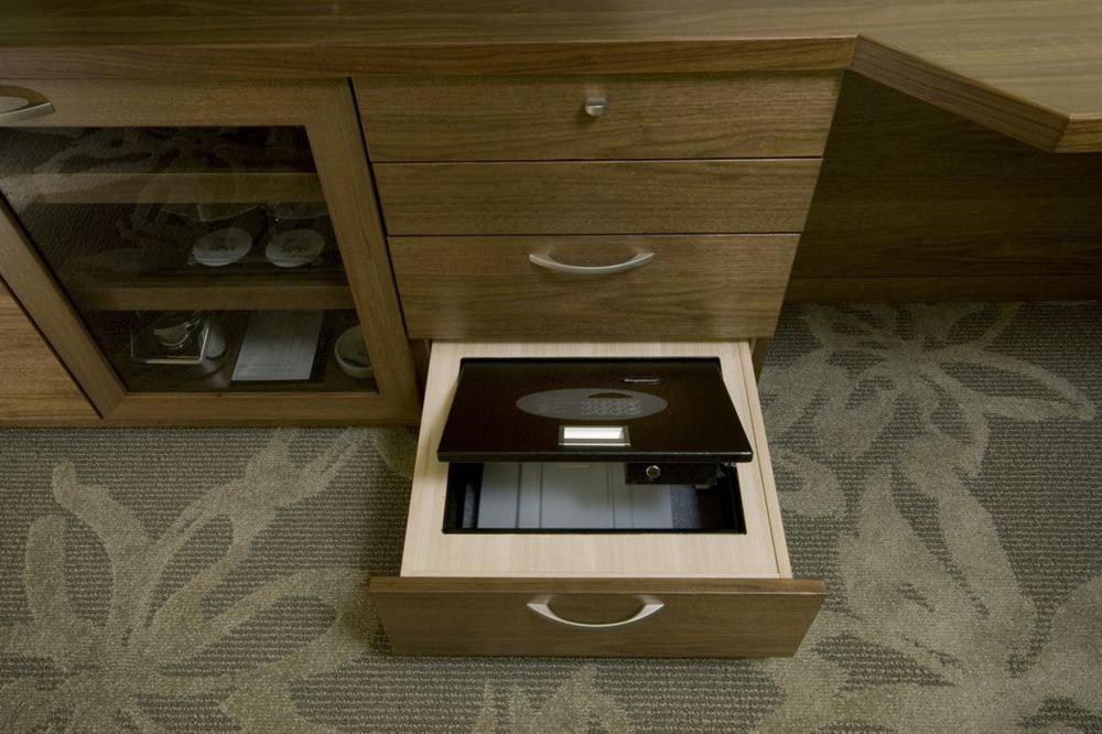 Hotel Nikko Fukuoka Fukuoka  Bagian luar foto A safe in a drawer