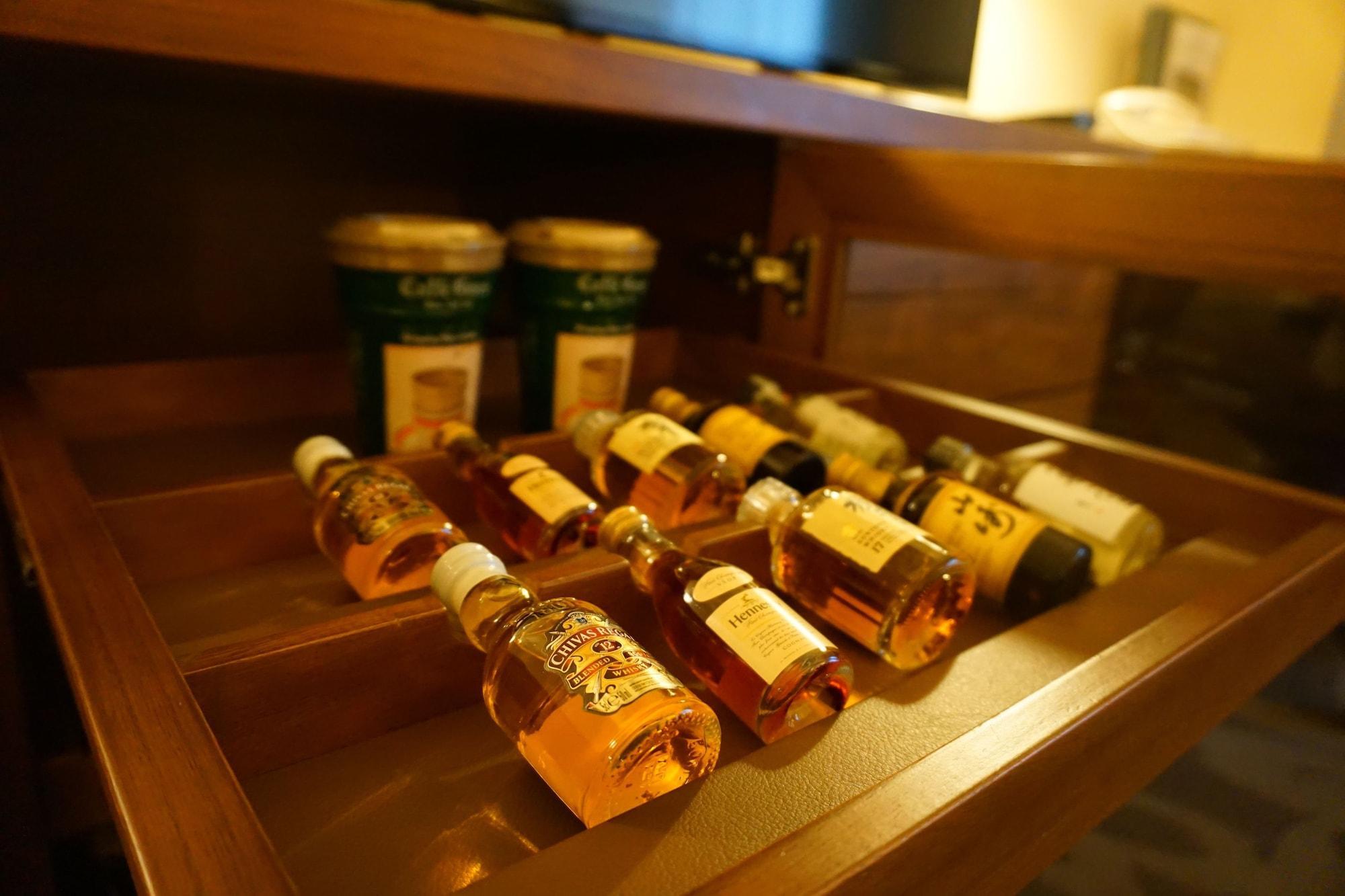 Hotel Nikko Fukuoka Fukuoka  Bagian luar foto A drawer filled with toiletries