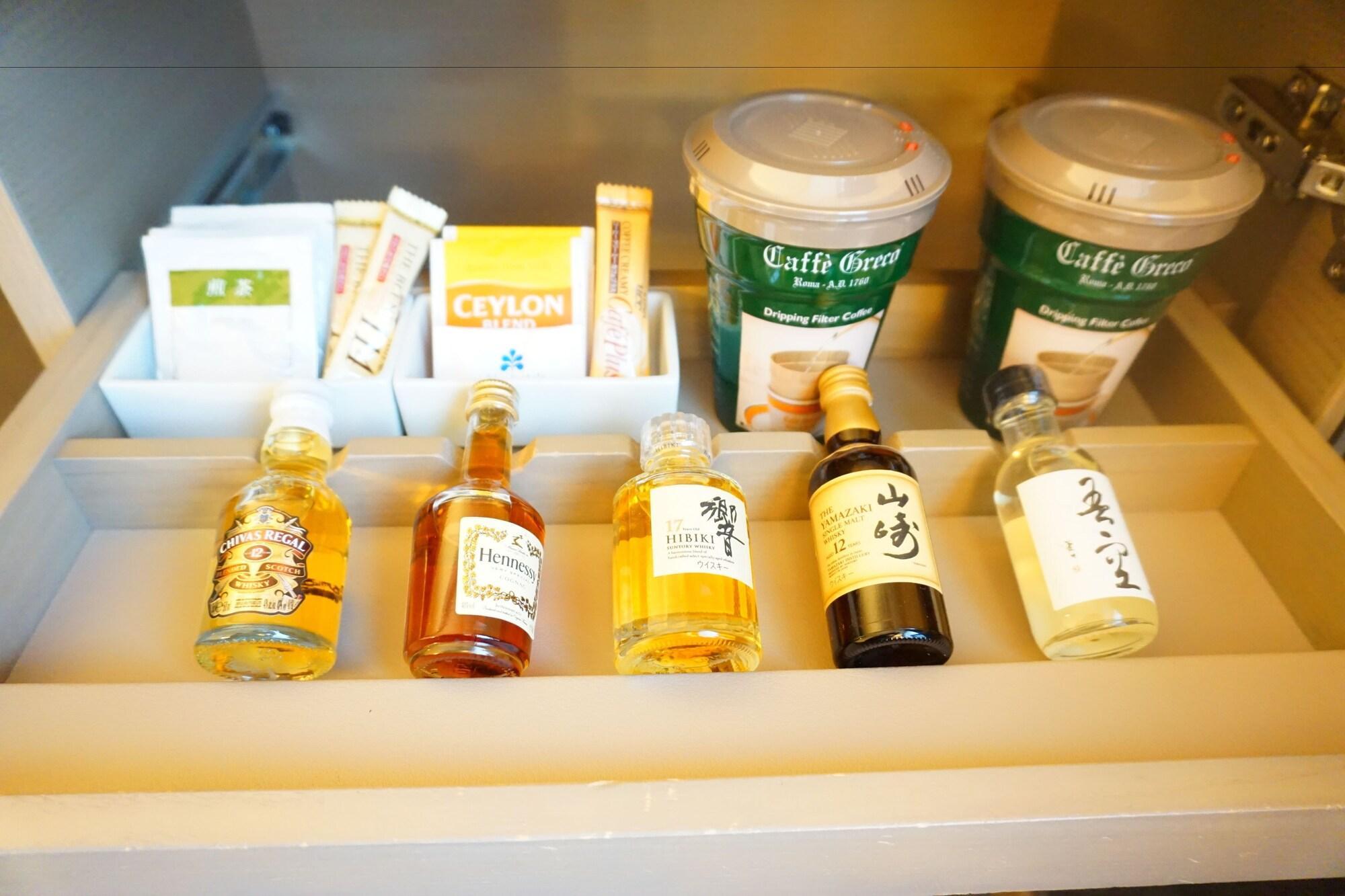 Hotel Nikko Fukuoka Fukuoka  Bagian luar foto A selection of Japanese alcoholic drinks